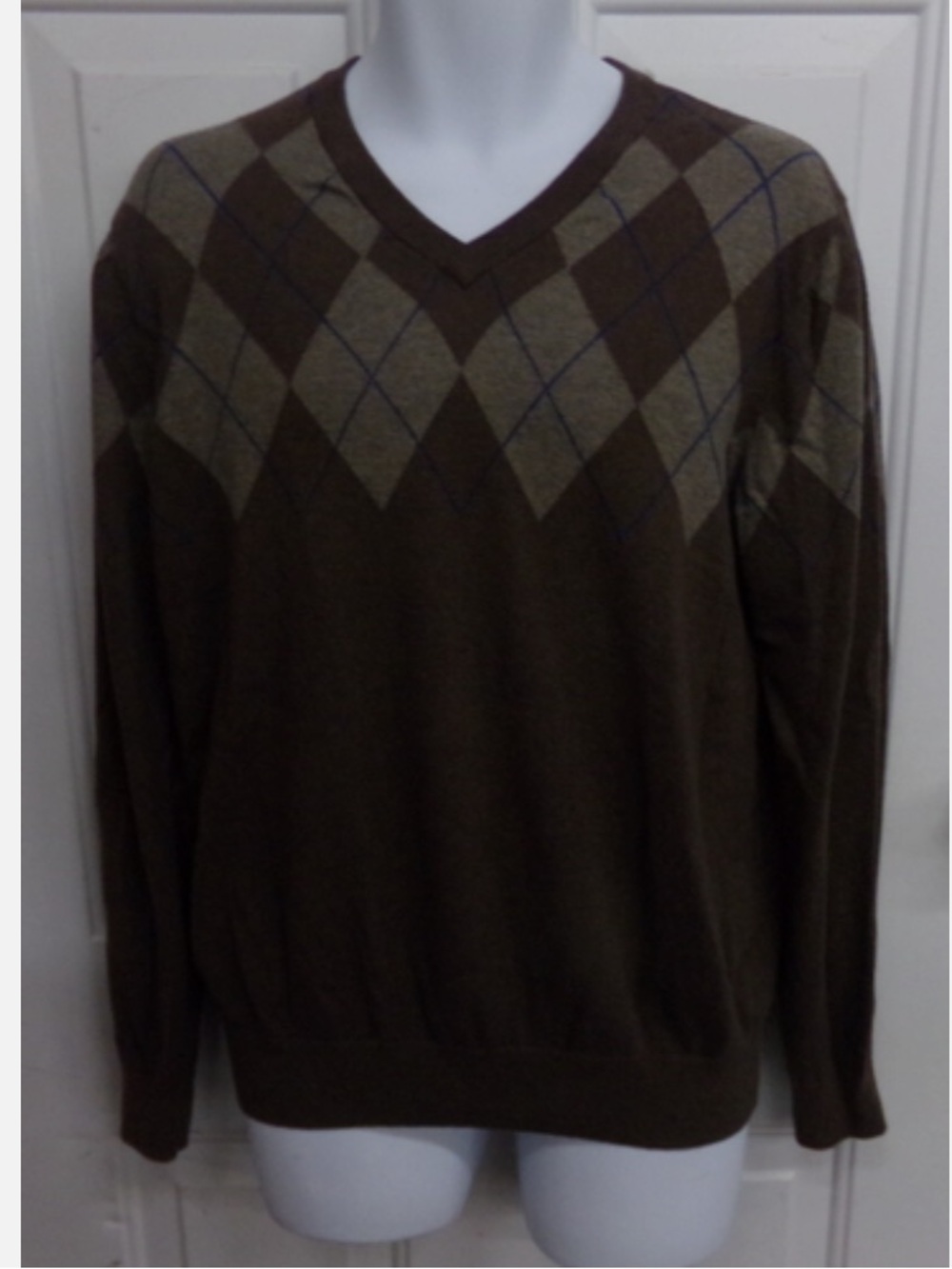 GAP Men's Brown V-Neck Argyle Sweater with Tan Accents